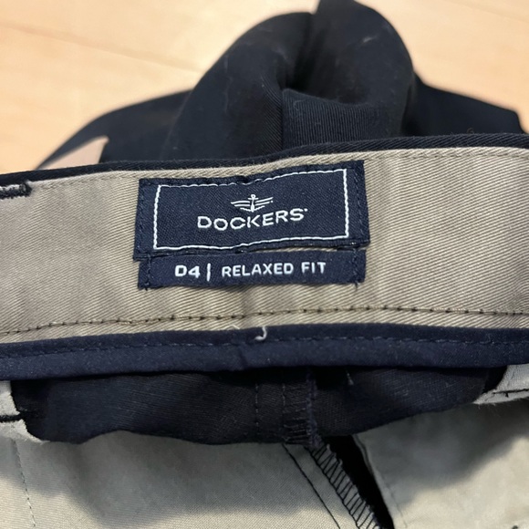 Dockers Flat Front Relaxed Fit 36x32 NWT - Picture 4 of 6